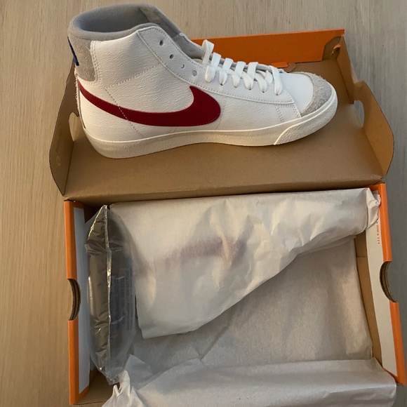NIKE White Blazer Mid '77 Vintage Sneakers - Picture 2 of 3